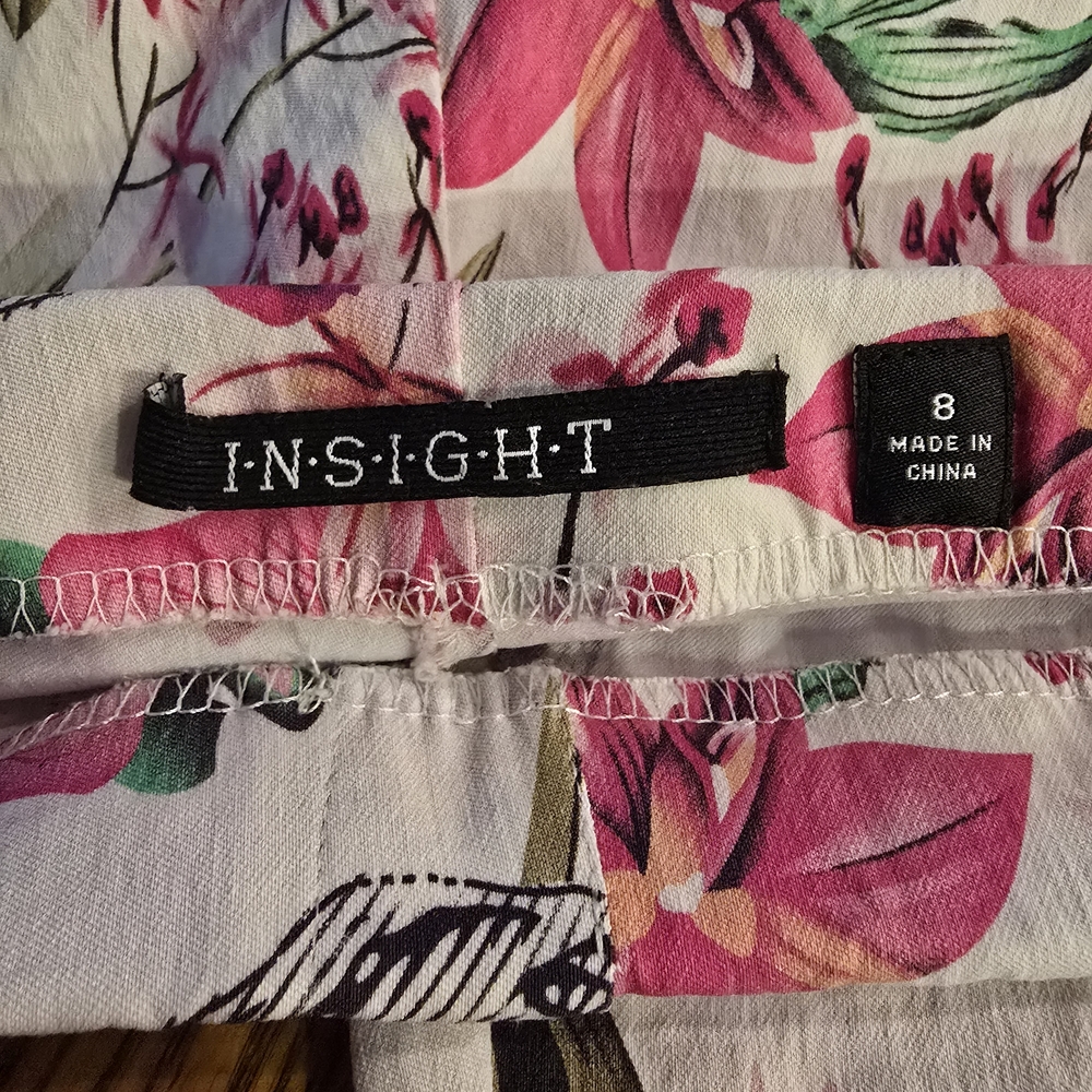 Insight Floral Patterned Stretch Capris - Picture 6 of 8